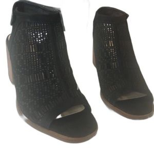 Vince Camuto Black Keenie Block Heel Sandal, 10M